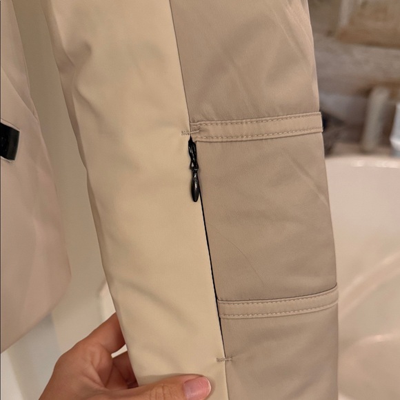 Rossignol Women's Beige Ski Jacket with Black Details - Picture 5 of 10